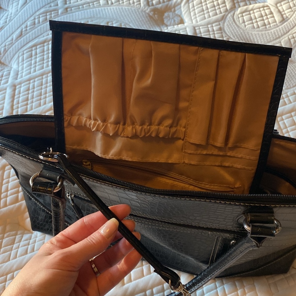 Woman’s Work Bag - Picture 4 of 14